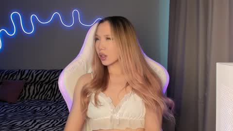 Mina online show from March 5, 1:06 pm