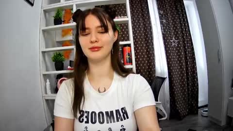 nicole_todd online show from December 30, 9:05 am