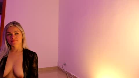 Nicole Valencia online show from January 2, 10:11 pm