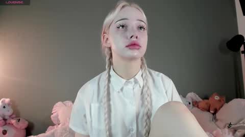 Mary online show from November 17, 9:48 pm