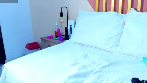 N i c o l e  online show from September 12, 7:54 pm