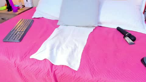 N i c o l e  online show from September 30, 8:57 pm