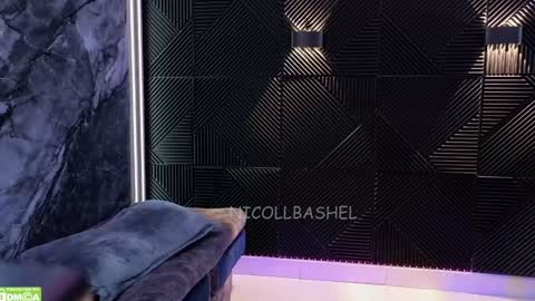 Nicoll  Independent model online show from January 24, 6:35 am