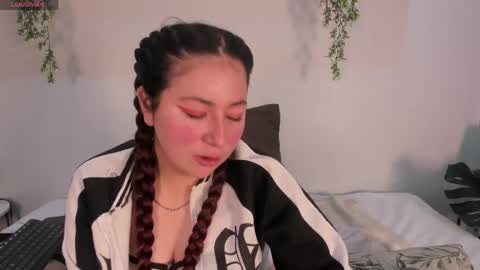 nicolle_evanss_ online show from June 10, 2:55 am
