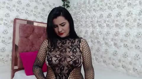 nicolle gomes online show from January 6, 2:48 am