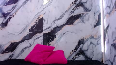 nicolle gomes online show from November 28, 11:30 pm