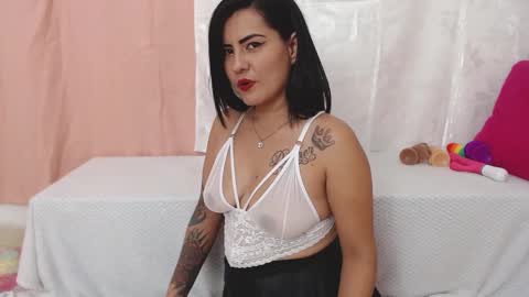 nicolle gomes online show from September 26, 10:18 pm