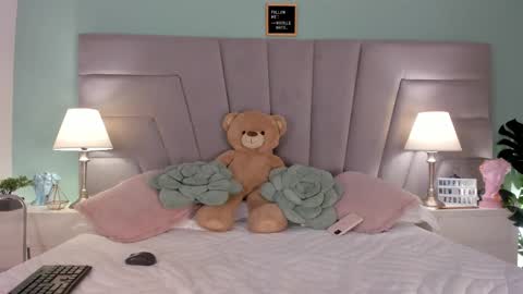 Nicolle Mays online show from February 10, 5:19 pm