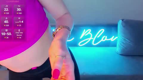 nikki_blondiee online show from March 14, 3:29 am