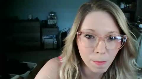 nikkib653466 online show from February 15, 7:35 pm