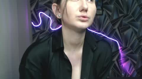 nikkikiss___ online show from April 9, 6:35 pm