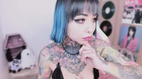 Nikki Ramone   online show from April 21, 11:50 am