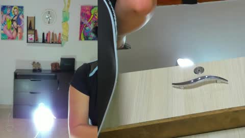 nikky__rosse online show from April 10, 11:16 am