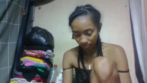 ninaeaa online show from April 16, 8:08 pm