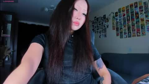 Yumi  ig yumibaee online show from April 10, 8:15 pm