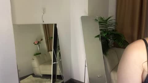 nishira_shy online show from May 15, 11:35 am
