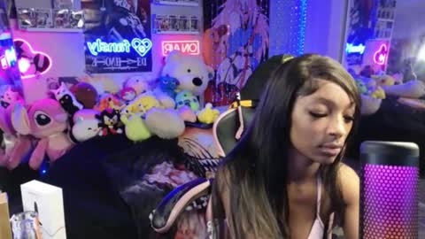 NIVIA WOLFE online show from December 22, 2:36 am