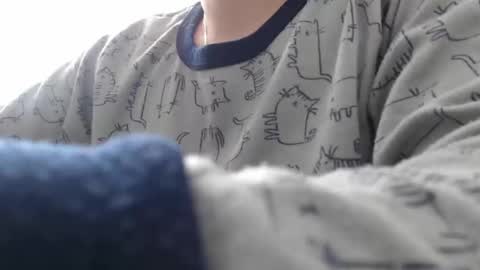 noah_white3 online show from January 3, 4:16 pm