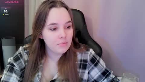 noir_ember_ online show from March 24, 5:18 pm