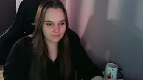 noir_ember_ online show from October 16, 12:19 pm