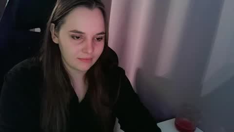 noir_ember_ online show from October 23, 12:55 pm