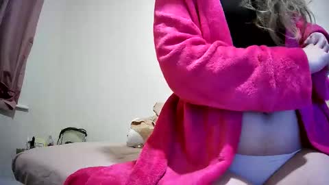 NonBinaryNicky online show from April 1, 11:24 pm
