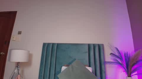 Nora Da Silva online show from October 25, 1:35 am