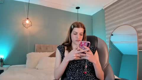 Nora online show from October 18, 7:59 pm