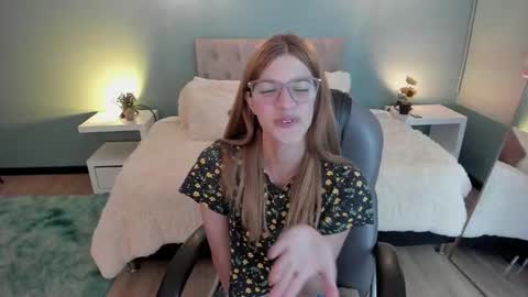 Nora online show from February 12, 7:04 pm