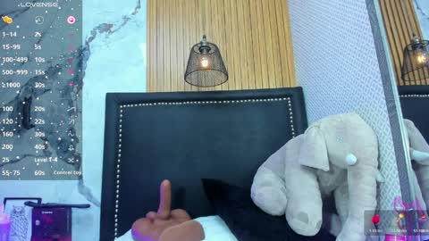 noraloux1 online show from March 26, 9:05 pm