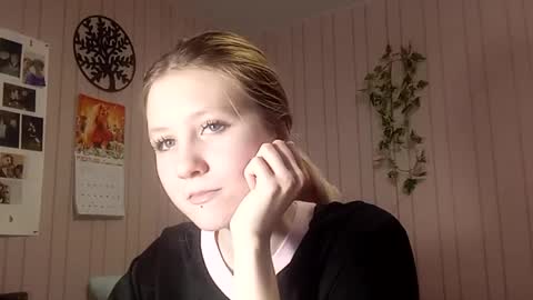 Sari  It is my first day  online show from February 22, 3:02 pm