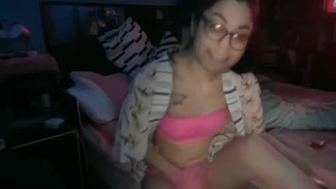 noyerkat online show from May 4, 3:43 am