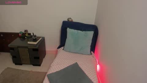 nuit_rose online show from November 17, 2:34 am