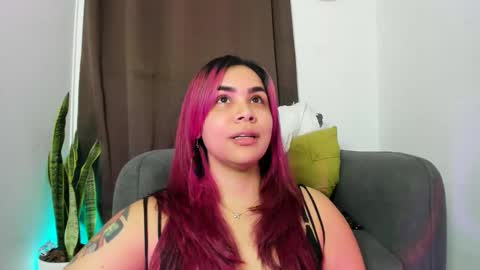 Nia online show from January 10, 1:32 am