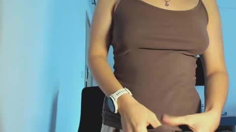 Evie online show from February 3, 7:13 am