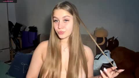 Lili online show from May 6, 5:17 pm