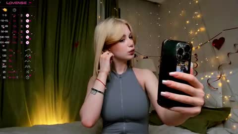 Lynna online show from March 7, 3:07 pm