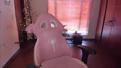 Mila online show from February 4, 4:32 pm