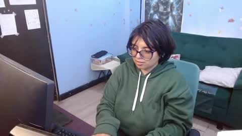 ohmysqueak online show from July 14, 12:11 am
