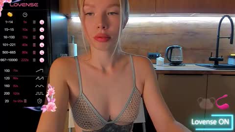 Olivia 3 online show from October 19, 9:39 pm