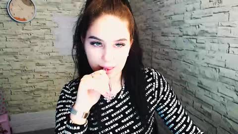 Olivia online show from February 10, 11:15 am