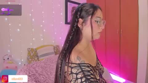 olivia_s19 online show from March 16, 12:24 am