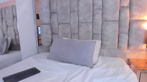 Olivia Evangelista online show from January 27, 5:25 am