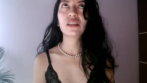 oliviaaa__ online show from May 27, 4:04 pm