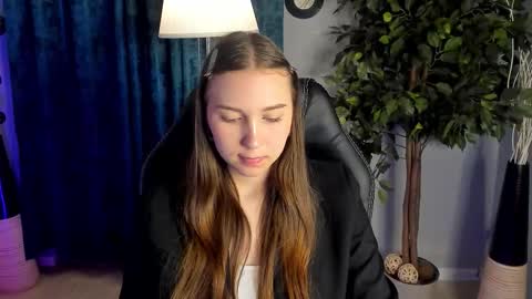 olivialangs online show from March 27, 11:33 am