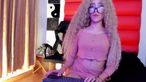 OliviaMonroe online show from December 18, 5:34 am