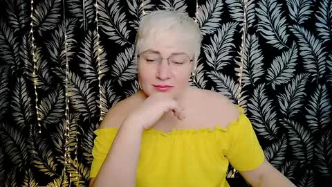 Kelly online show from April 2, 10:24 am