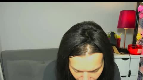 OliviaWomen online show from February 10, 7:33 am