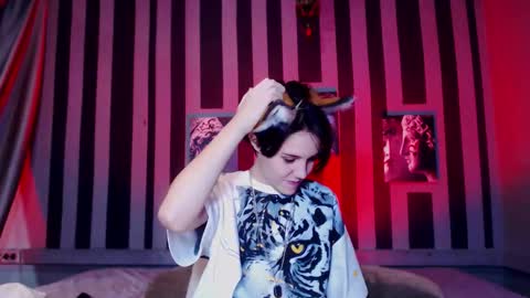 onaloon online show from December 19, 4:16 am