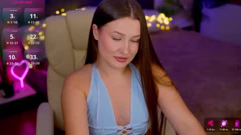 L A Y A online show from October 17, 9:29 pm